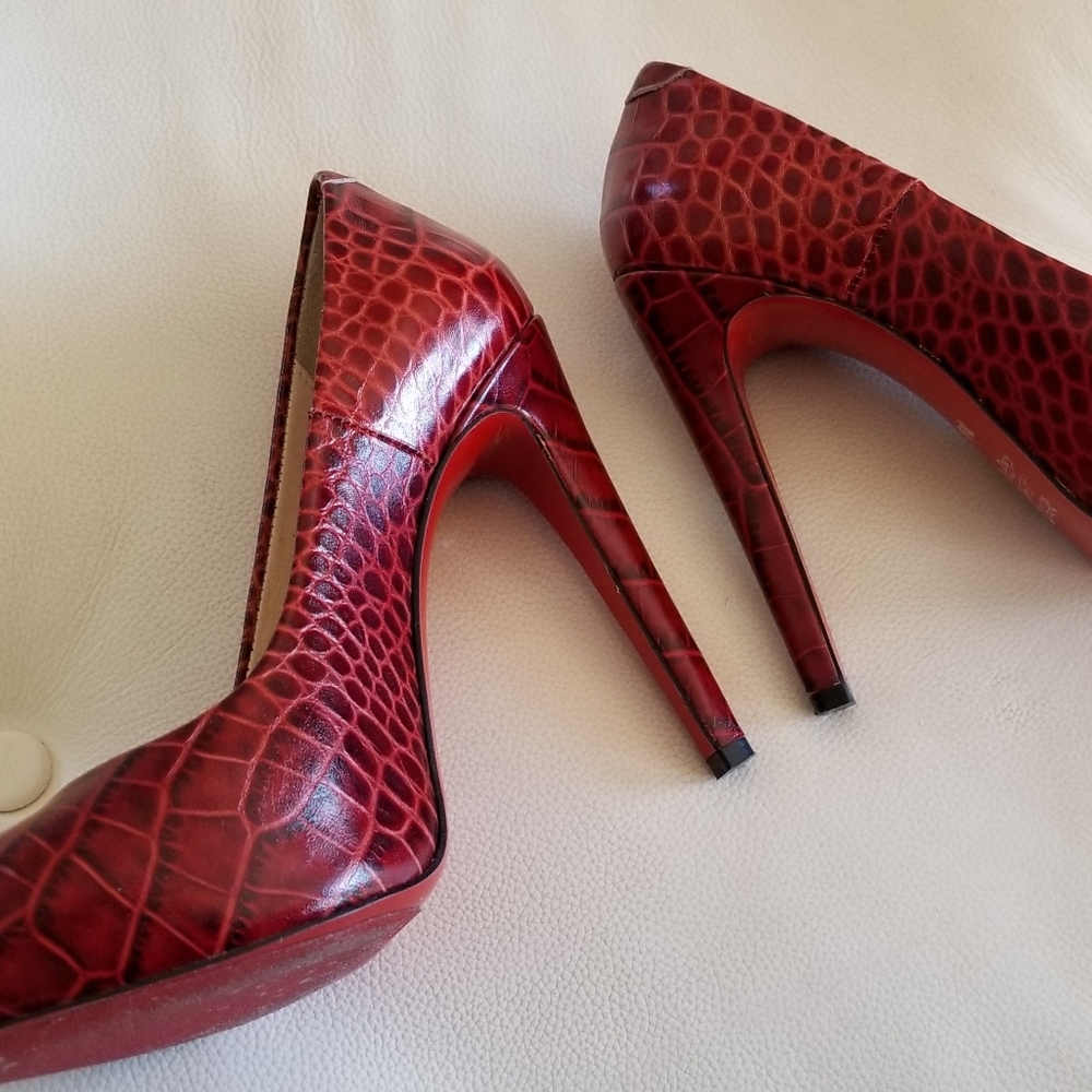 Red Pumps by De Mazzio EPICA